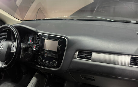 Mitsubishi Outlander III рестайлинг 3, 2013 год, 1 349 000 рублей, 9 фотография