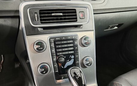 Volvo S60 Cross Country, 2015 год, 1 799 000 рублей, 20 фотография