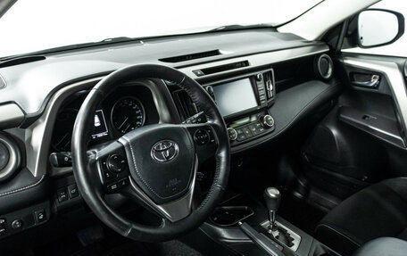 Toyota RAV4, 2018 год, 2 089 898 рублей, 11 фотография