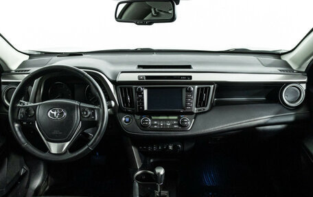 Toyota RAV4, 2018 год, 2 089 898 рублей, 13 фотография