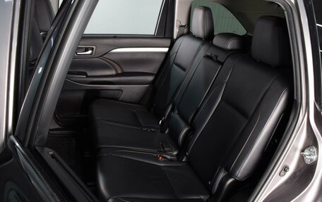 Toyota Highlander III, 2016 год, 3 149 000 рублей, 10 фотография