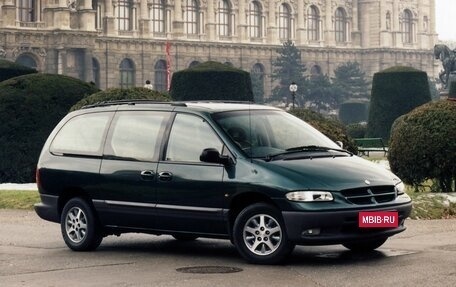 Chrysler Voyager III, 2000 год, 270 000 рублей, 1 фотография