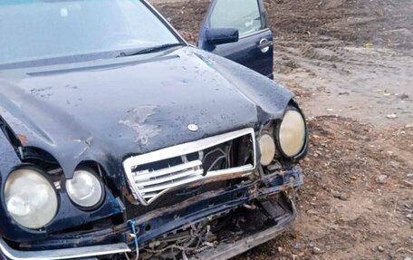 Mercedes-Benz E-Класс, 1998 год, 140 000 рублей, 3 фотография