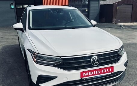 Volkswagen Tiguan II, 2021 год, 3 100 000 рублей, 3 фотография