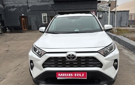 Toyota RAV4, 2020 год, 3 490 000 рублей, 1 фотография