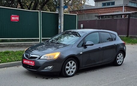 Opel Astra J, 2010 год, 650 000 рублей, 1 фотография