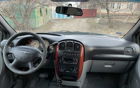 Chrysler Voyager IV, 2005 год, 900 000 рублей, 14 фотография