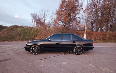 Mercedes-Benz E-Класс, 2001 год, 490 000 рублей, 3 фотография