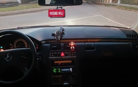Mercedes-Benz E-Класс, 2001 год, 490 000 рублей, 21 фотография