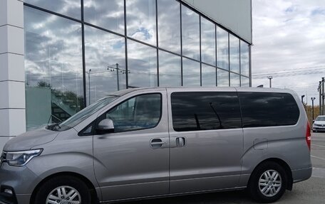 Hyundai H-1 II рестайлинг, 2018 год, 2 650 000 рублей, 3 фотография