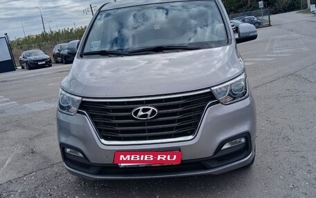 Hyundai H-1 II рестайлинг, 2018 год, 2 650 000 рублей, 2 фотография