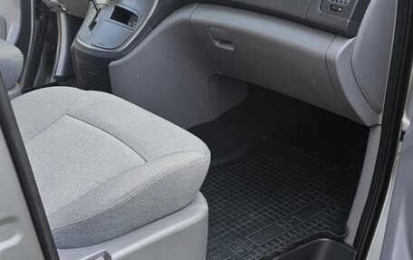 Hyundai H-1 II рестайлинг, 2018 год, 2 650 000 рублей, 16 фотография