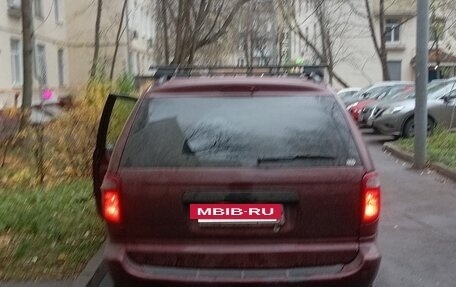 Chrysler Voyager IV, 2003 год, 500 000 рублей, 2 фотография