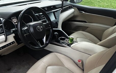 Toyota Camry, 2018 год, 2 600 000 рублей, 10 фотография