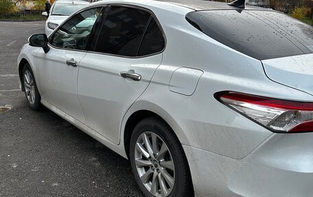 Toyota Camry, 2018 год, 2 600 000 рублей, 6 фотография