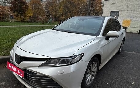 Toyota Camry, 2018 год, 2 600 000 рублей, 3 фотография