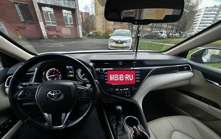 Toyota Camry, 2018 год, 2 600 000 рублей, 8 фотография