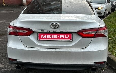 Toyota Camry, 2018 год, 2 600 000 рублей, 5 фотография