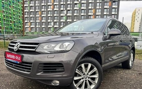 Volkswagen Touareg III, 2011 год, 2 390 000 рублей, 1 фотография