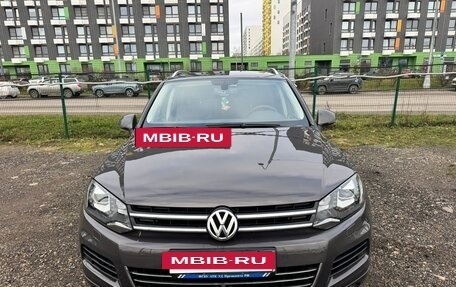 Volkswagen Touareg III, 2011 год, 2 390 000 рублей, 2 фотография