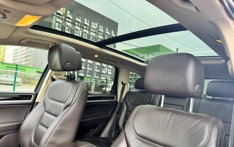 Volkswagen Touareg III, 2011 год, 2 390 000 рублей, 13 фотография