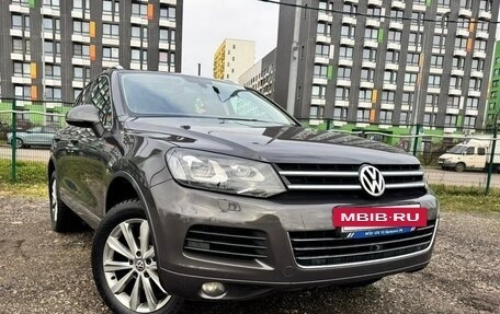 Volkswagen Touareg III, 2011 год, 2 390 000 рублей, 3 фотография