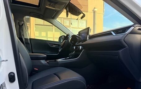 Toyota RAV4, 2022 год, 2 685 332 рублей, 10 фотография