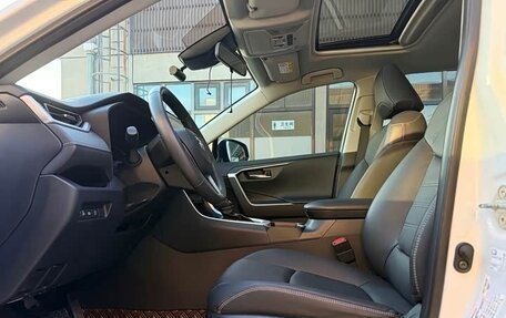 Toyota RAV4, 2022 год, 2 685 332 рублей, 11 фотография