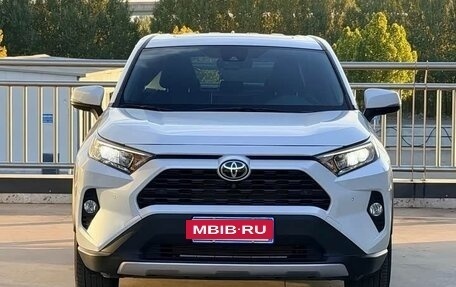 Toyota RAV4, 2022 год, 2 685 332 рублей, 2 фотография