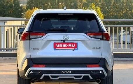 Toyota RAV4, 2022 год, 2 685 332 рублей, 5 фотография