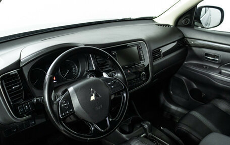 Mitsubishi Outlander III рестайлинг 3, 2015 год, 1 495 989 рублей, 11 фотография