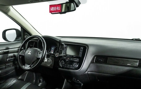 Mitsubishi Outlander III рестайлинг 3, 2015 год, 1 495 989 рублей, 9 фотография