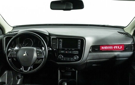 Mitsubishi Outlander III рестайлинг 3, 2015 год, 1 495 989 рублей, 13 фотография