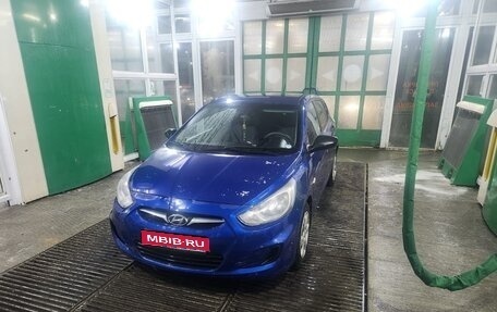 Hyundai Solaris II рестайлинг, 2011 год, 460 000 рублей, 1 фотография