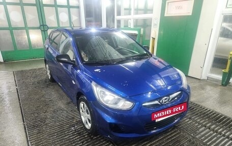 Hyundai Solaris II рестайлинг, 2011 год, 460 000 рублей, 3 фотография