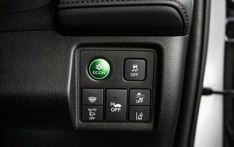 Honda Vezel, 2017 год, 1 880 000 рублей, 15 фотография