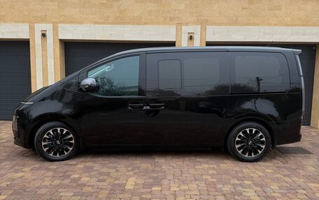 Hyundai Staria, 2021 год, 4 750 000 рублей, 2 фотография