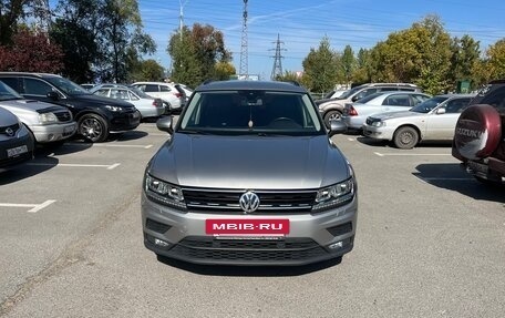 Volkswagen Tiguan II, 2020 год, 1 990 000 рублей, 2 фотография