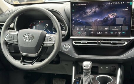 Toyota Highlander, 2025 год, 5 800 000 рублей, 14 фотография