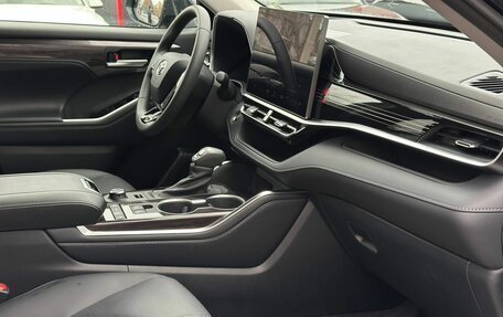 Toyota Highlander, 2025 год, 5 800 000 рублей, 29 фотография