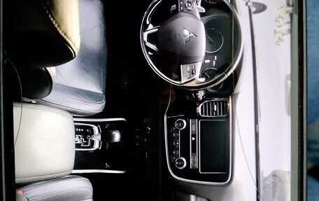 Mitsubishi Outlander III рестайлинг 3, 2017 год, 2 050 000 рублей, 6 фотография