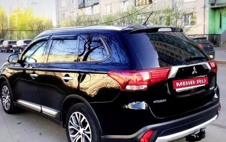 Mitsubishi Outlander III рестайлинг 3, 2017 год, 2 050 000 рублей, 2 фотография