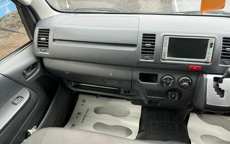 Toyota HiAce H200, 2016 год, 3 499 900 рублей, 14 фотография