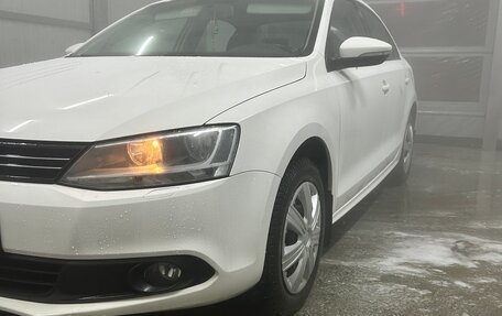 Volkswagen Jetta VI, 2013 год, 1 130 000 рублей, 2 фотография