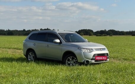 Mitsubishi Outlander III рестайлинг 3, 2014 год, 1 599 000 рублей, 3 фотография
