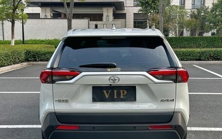 Toyota RAV4, 2025 год, 3 100 000 рублей, 7 фотография