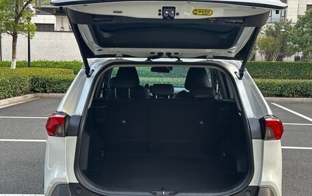 Toyota RAV4, 2025 год, 3 100 000 рублей, 8 фотография