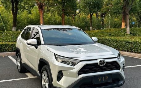 Toyota RAV4, 2025 год, 3 100 000 рублей, 3 фотография