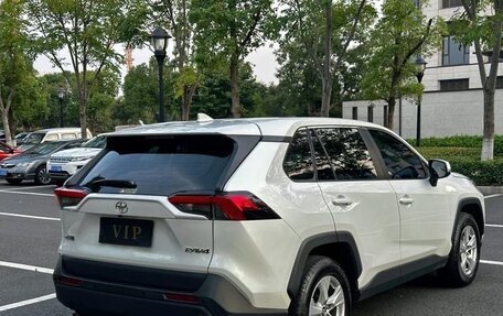 Toyota RAV4, 2025 год, 3 100 000 рублей, 5 фотография