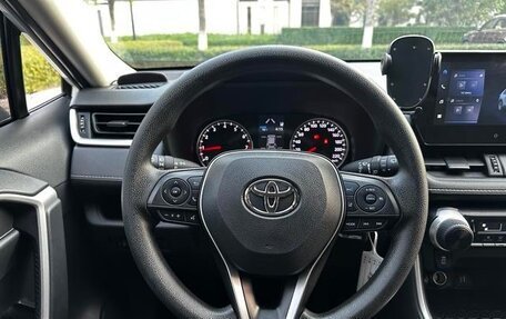 Toyota RAV4, 2025 год, 3 100 000 рублей, 9 фотография